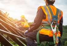 El 28% de los accidentes laborales en Chile se deben a caídas desde altura: Urge reforzar medidas de seguridad https://portalinnova.cl/el-28-de-los-accidentes-laborales-en-chile-se-deben-a-caidas-desde-altura-urge-reforzar-medidas-de-seguridad/ a través de @PrensaInnova