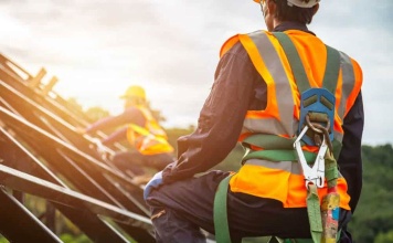 El 28% de los accidentes laborales en Chile se deben a caídas desde altura: Urge reforzar medidas de seguridad https://portalinnova.cl/el-28-de-los-accidentes-laborales-en-chile-se-deben-a-caidas-desde-altura-urge-reforzar-medidas-de-seguridad/ a través de @PrensaInnova