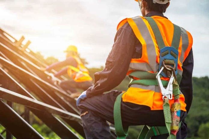 El 28% de los accidentes laborales en Chile se deben a caídas desde altura: Urge reforzar medidas de seguridad https://portalinnova.cl/el-28-de-los-accidentes-laborales-en-chile-se-deben-a-caidas-desde-altura-urge-reforzar-medidas-de-seguridad/ a través de @PrensaInnova