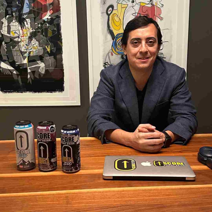 Chileno crea la primera energética nacional elaborada en Europa, que arrasa en el mercado por sus ingredientes de alta calidad a precio conveniente