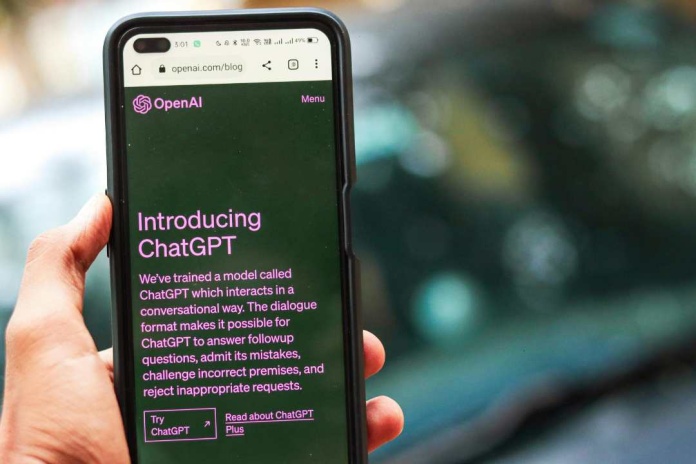 Del robo de propiedad intelectual al mal uso de servidores Cómo los cibercriminales atacan los modelos de IA Del robo de propiedad intelectual al mal uso de servidores Cómo los cibercriminales atacan los modelos de IA