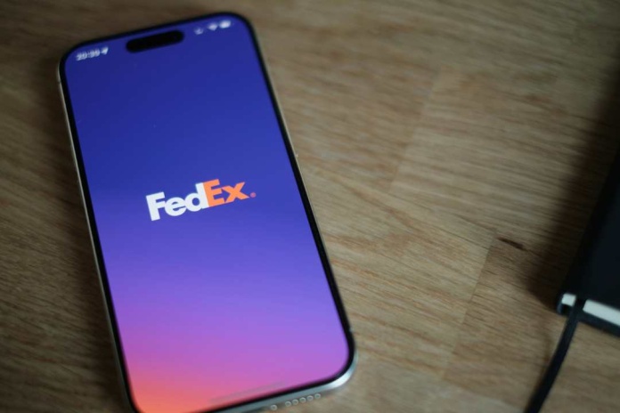 Engaño que simula la identidad FedEx roba datos financieros