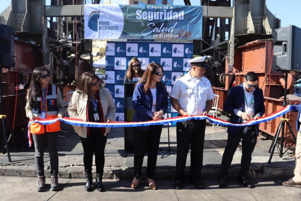 Gran convocatoria y enfoque preventivo marcaron la 1° Feria de la Seguridad y Salud en el Trabajo de Puerto Antofagasta