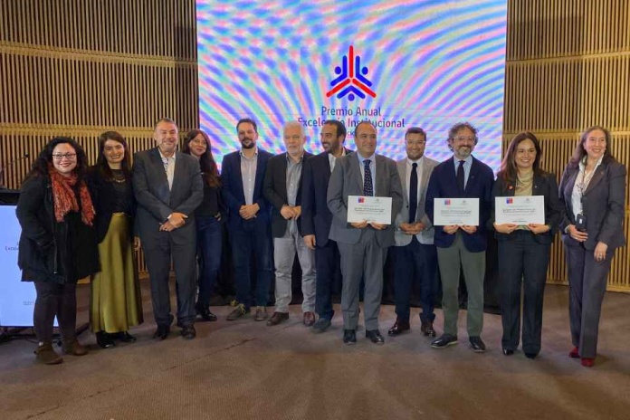 CANCILLERÍA, CDE Y AGENCIA DE CALIDAD DE LA EDUCACIÓN OBTIENEN PREMIO ANUAL POR EXCELENCIA INSTITUCIONAL 2025