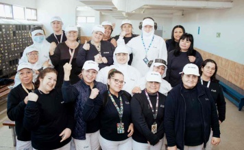 Trabajadoras de la industria pesquera del Biobío tras aprobación del proyecto de ley de pesca: “Sin empresas no hay trabajo y nosotras dependemos de él” Trabajadoras de la industria pesquera del Biobío tras aprobación del proyecto de ley de pesca: “Sin empresas no hay trabajo y nosotras dependemos de él”