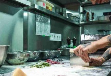 Guía esencial para emprender en el rubro alimentario: pasos clave y recomendaciones de expertos 