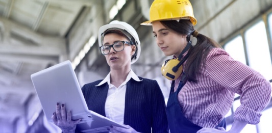 Los sectores empresariales que están al debe en digitalizar procesos de formación de sus colaboradores