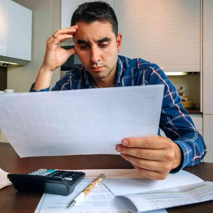 Los deudores más golpeados: adultos de 31 a 40 años y con sueldos de $1 millón lideran renegociaciones