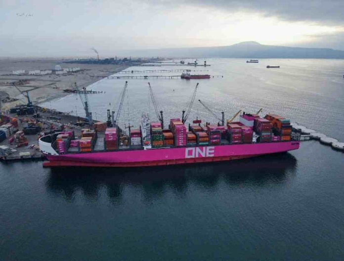 Puerto Angamos recibe el nuevo portacontenedores ONE Sphere en su ruta inaugural 