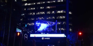 Torre Entel cumple 50 años y celebra con intervención sorpresa de Los Bunkers