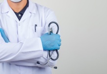 31% de las licencias médicas irregulares en el sector público fueron financiadas por Isapres: expertos advierten impacto millonario