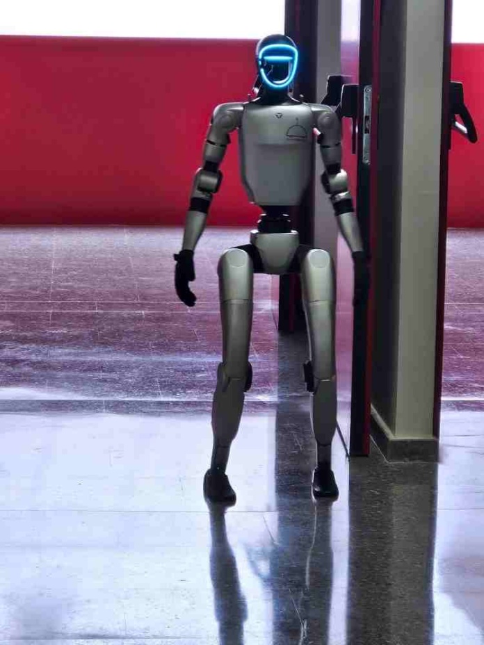 Un robot “gallina”que ‘anima’ a los pollos a  moverse en las granjas y un sistema que  aumenta la seguridad en centrales nucleares, entre los finalistas de los I ARME Awards 