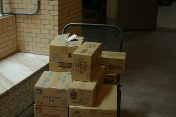 Cuidado con mensajes falsos sobre problemas en la entrega de paquetes o envíos