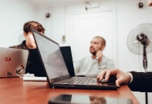 Los mitos que rodean al uso de la inteligencia artificial para identificar competencias laborales críticas