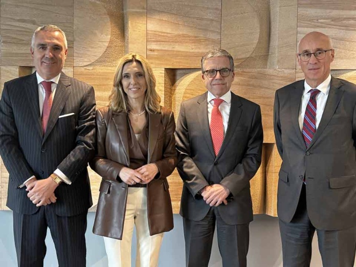 Mapfre y Banco Internacional sellan alianza estratégica para la comercialización exclusiva de seguros