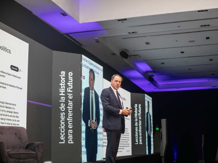 Niall Ferguson: “La posición de América Latina hoy, es más favorable en comparación con su situación durante la primera Guerra Fría”