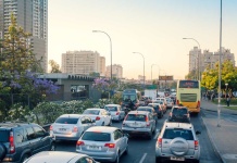 Reale Seguros alerta sobre cinco errores comunes al cambiar de pista y entrega recomendaciones para evitarlos