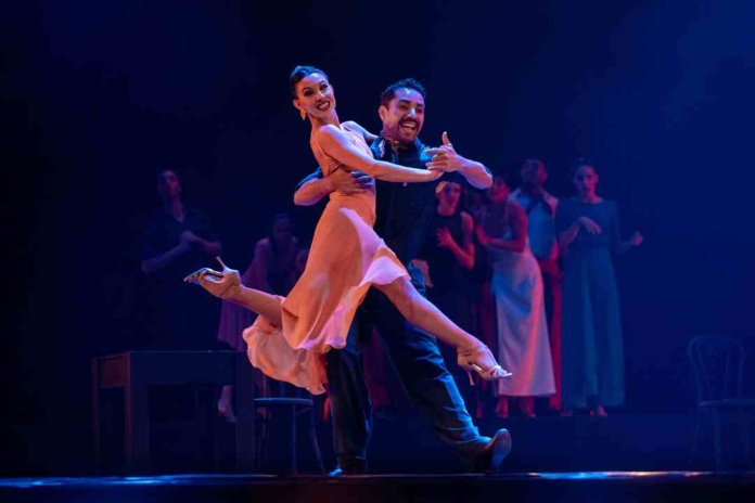 “Tango y Sombra” el espectáculo argentino de tango contemporáneo que conquista escenarios internacionales llega a Chile “Tango y Sombra”: el espectáculo argentino de tango contemporáneo que conquista escenarios internacionales llega a Chile
