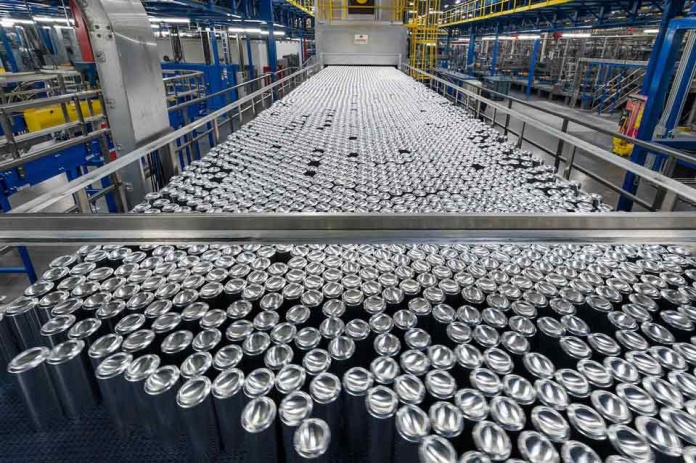 Alta precisión y sustentabilidad: así se fabrican las latas de aluminio de Ball