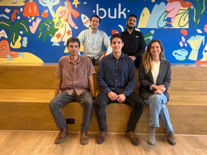 Buk anuncia ingreso al negocio financiero con la compra de Bemmbo y lanza nueva unidad “Buk Finanzas” Buk anuncia ingreso al negocio financiero con la compra de Bemmbo y lanza nueva unidad “Buk Finanzas”