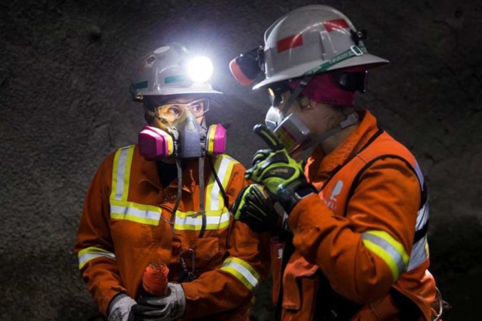 Chile acorta brecha global en minería: participación femenina crece casi 3 veces en una década, pero faltan liderazgos técnicos