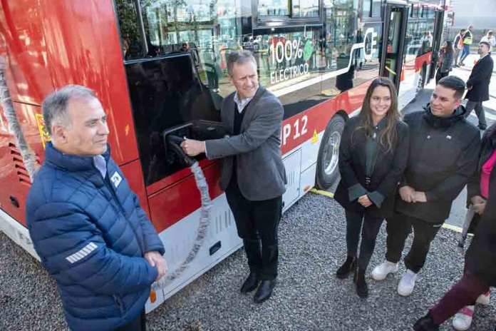Copec inaugura el primero de sus 22 nuevos terminales qaue reforzarán el transporte eléctrico en la Región Metropolitana