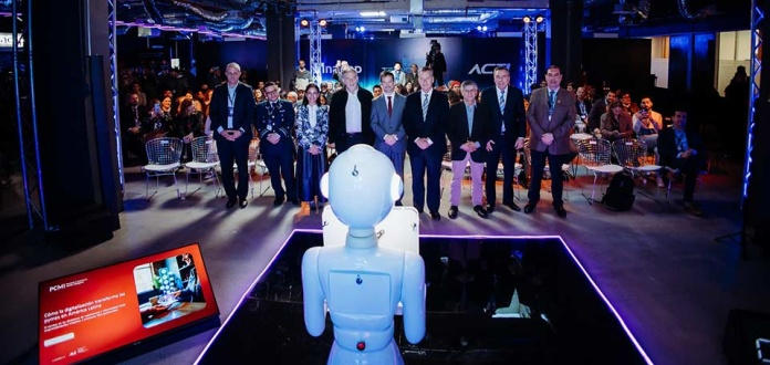 Robots humanoides, simuladores de F16 y metaverso marcan el inicio de la Cumbre Tecnológica INACAP y ACTI