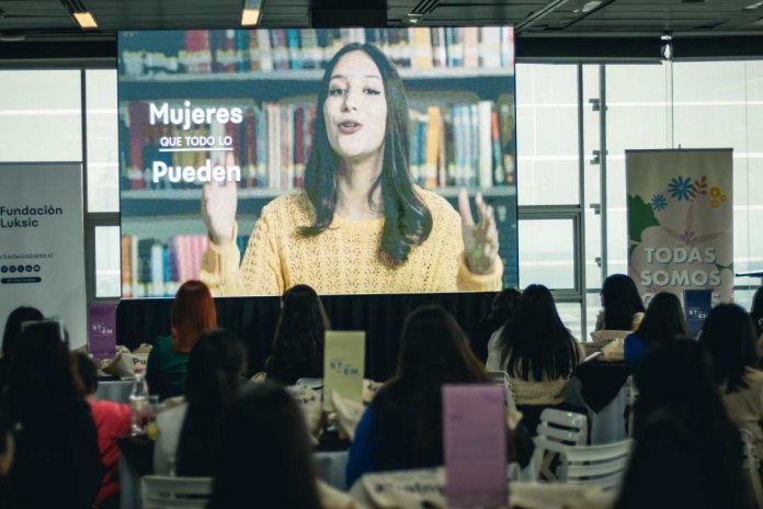 Encuentro de Mujeres STEM entregó herramientas para fortalecer su inserción laboral