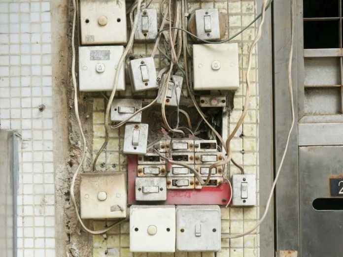 Expertos entregan consejos para prevenir incendios eléctricos en el hogar y la industria