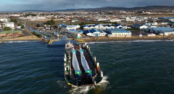 Gerente general de EPAUSTRAL expuso desafíos logísticos en el traslado de aerogeneradores durante sesión del pacto de Magallanes Gerente general de EPAUSTRAL expuso desafíos logísticos en el traslado de aerogeneradores durante sesión del pacto de Magallanes