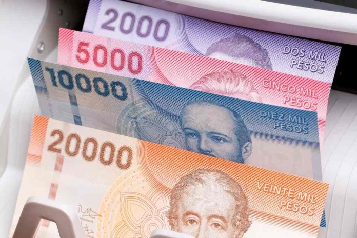 Ingreso laboral en Chile la mitad de los ocupados gana $611.162 o menos Ingreso laboral en Chile la mitad de los ocupados gana $611.162 o menos