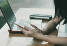 Las marcas se preparan ante la llegada de los anuncios a los chatbots de Inteligencia Artificial Optimización Generativa de Motores: Las marcas se preparan ante la llegada de los anuncios a los chatbots de Inteligencia Artificial