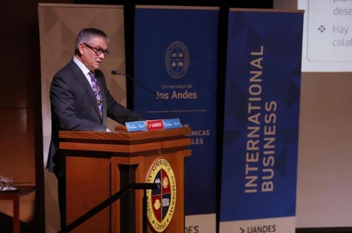 Ministro Marcel critica al Congreso por rol en política fiscal