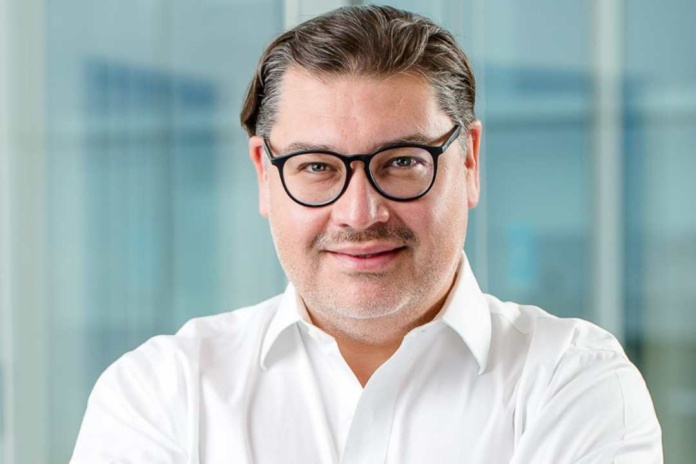 Por qué los CEOs necesitan un “AI Whisperer”