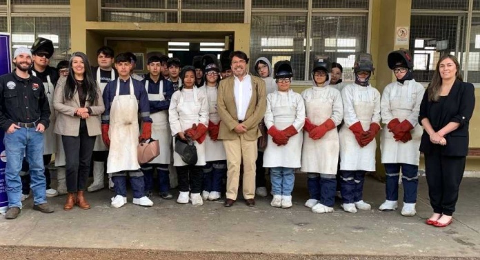 Programa Construyo mi Futuro de la CChC impulsa curso de soldadura con calificación CESMEC para estudiantes del Liceo Industrial (1) Programa Construyo mi Futuro de la CChC impulsa curso de soldadura con calificación CESMEC para estudiantes del Liceo Industrial