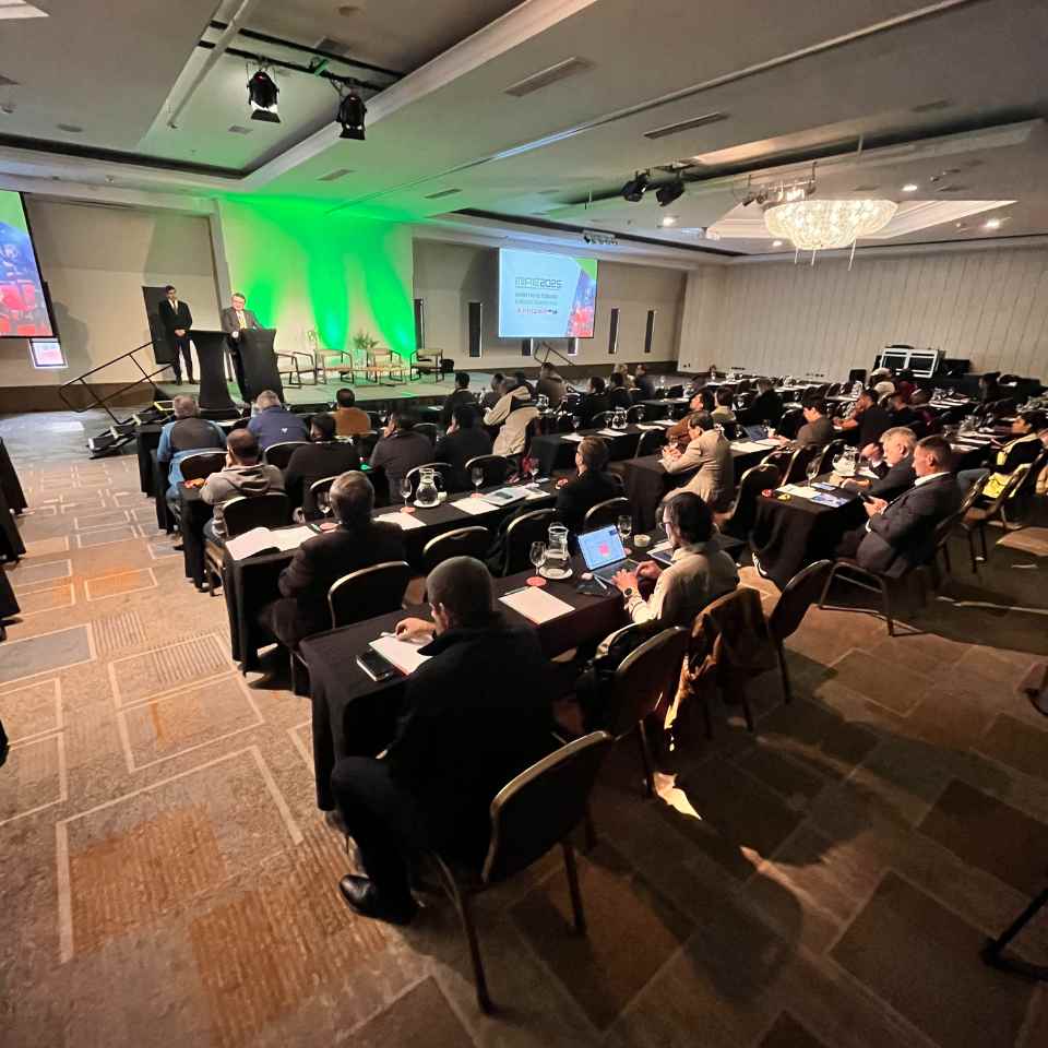 Seminario MIRE 2025 | Presidente de la Cámara Minera de Chile sobre el desarrollo  de la industria: "La vida está primero"