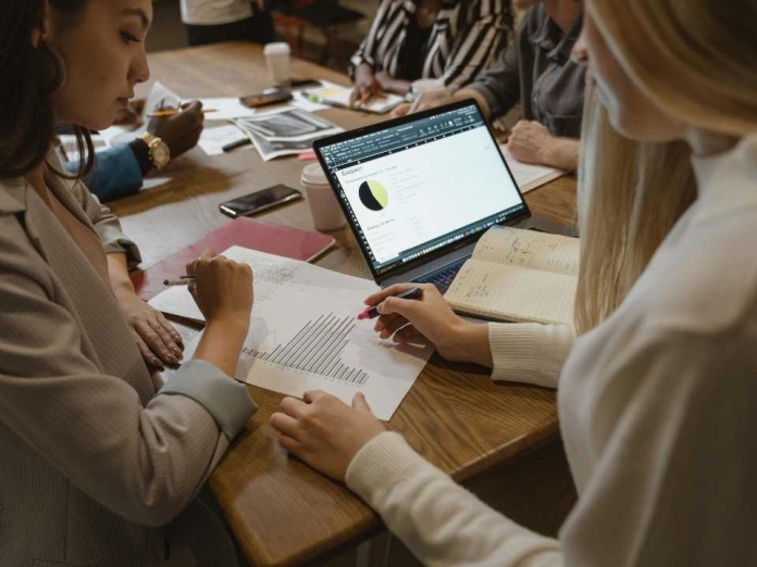 Solo el 4,4% de las postulaciones a cargos directivos en áreas STEM provienen de mujeres