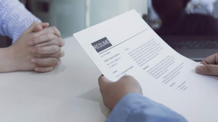 Vacíos legales exponen a trabajadores ante nuevas tecnologías de reclutamiento