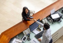 ¿Quién protege a los conserjes? La deuda pendiente con los guardianes de los edificios