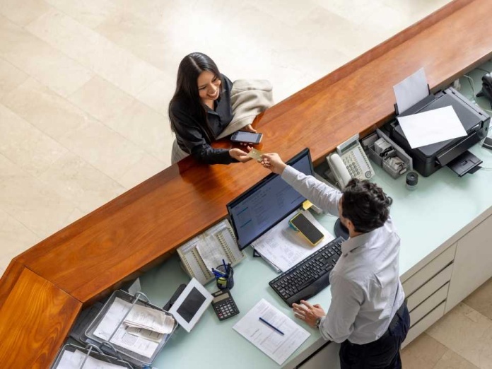 ¿Quién protege a los conserjes La deuda pendiente con los guardianes de los edificios ¿Quién protege a los conserjes? La deuda pendiente con los guardianes de los edificios