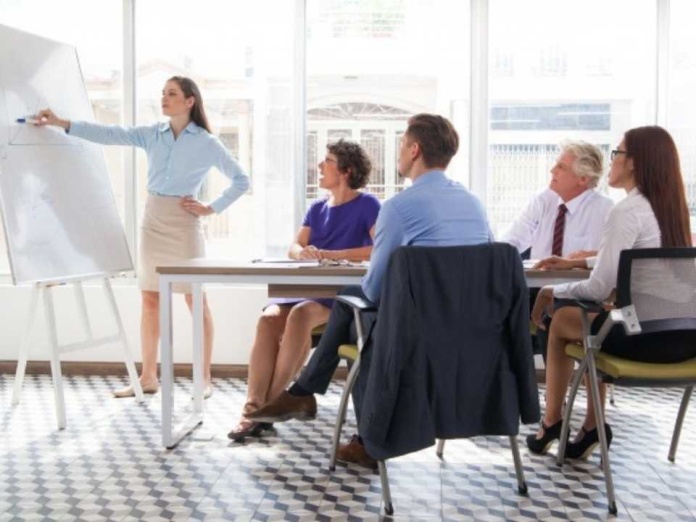 6 de cada 10 trabajadores en Chile afirma que la reducción de la jornada laboral ha mejorado su vida personal 6 de cada 10 trabajadores en Chile afirma que la reducción de la jornada laboral ha mejorado su vida personal