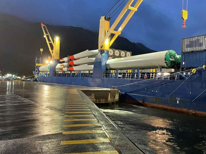 Aerogeneradores arriban a Emporcha para proyecto eólico Alto Baguales