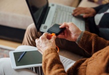 Brecha digital en Chile: el desafío de incluir a los adultos mayores en la era tecnológica