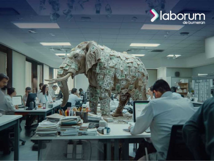 Casi 4 de cada 10 especialistas en Recursos Humanos reducirá la dotación de su organización en lo que resta del año El 77% de los especialistas en RR.HH. reporta haber realizado despidos en el primer semestre, posicionando a Chile como el país con mayor incidencia. La reducción de costos fue la principal causa, siendo mencionada por el 48% de los expertos.