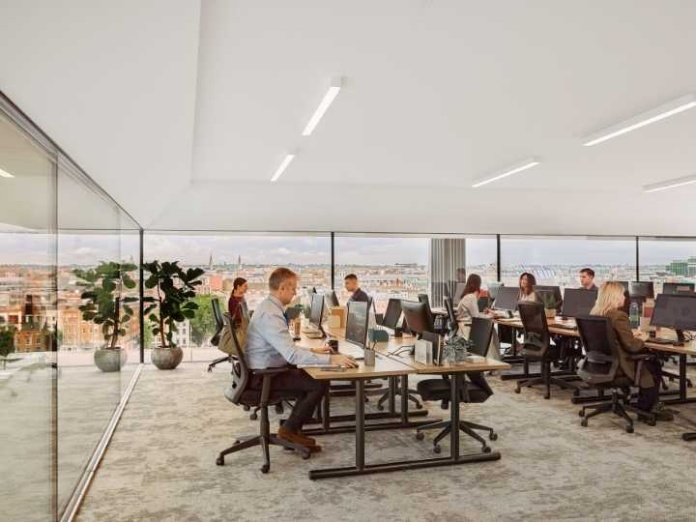 Estudio WeWork Al 97% de los chilenos le gustaría recibir una capacitación en IA para mejorar el desempeño en el trabajo Estudio WeWork: Al 97% de los chilenos le gustaría recibir una capacitación en IA para mejorar el desempeño en el trabajo