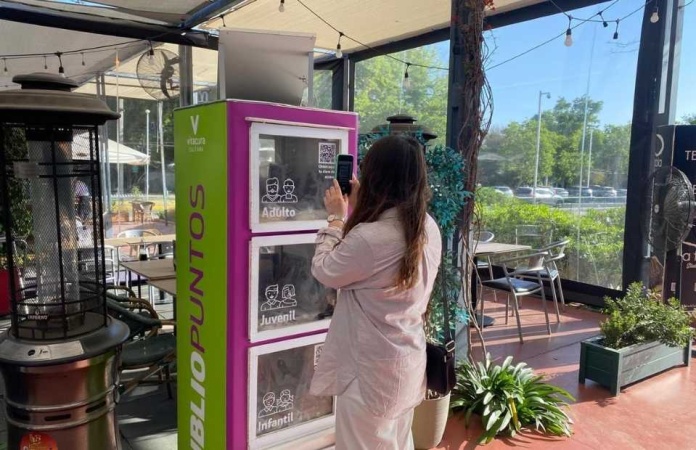 Vitacura fomenta lectura y medioambiente rescatando libros y ahorrando millones de litros de agua Vitacura fomenta lectura y medioambiente rescatando libros y ahorrando millones de litros de agua