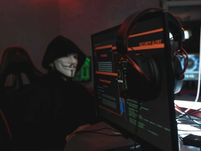 Chile bajo ataque: ciberamenazas se sofistican y el riesgo escala para sectores críticos como educación, retail y energía