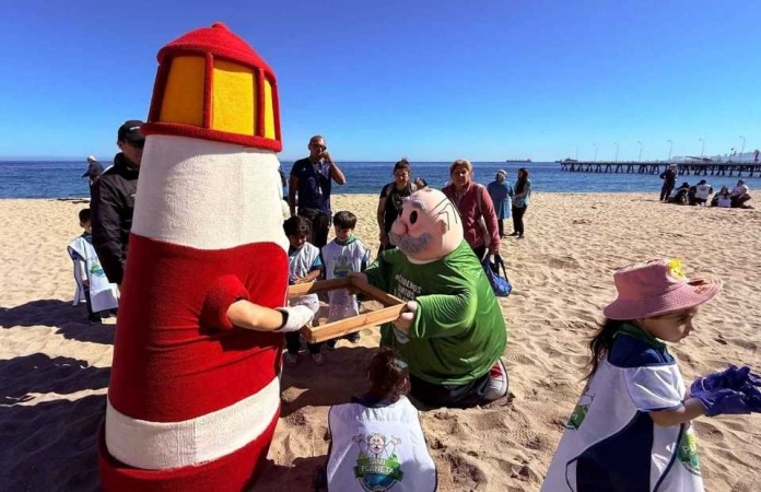 Dr. Simi se suma a la limpieza del planeta: más de una tonelada de residuos retirados en Valparaíso y Colina