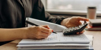 El ahorro se estanca en la Región Metropolitana la mitad de los hogares no logra guardar ni el 10% de sus ingresos