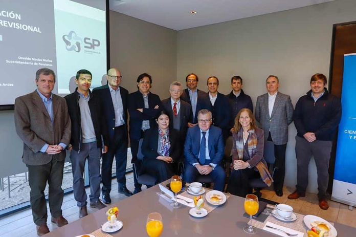 Expertos analizaron la puesta en marcha de la reforma previsional con el Superintendente de Pensiones